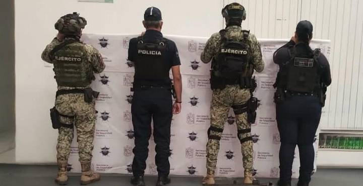 Fuerzas estatales y federales aseguran ametralladora y 11 fusiles en Huetamo: SSP