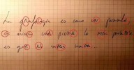 Qué significa mezclar mayúsculas y minúsculas al escribir, según la psicología