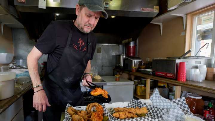 Hot chicken is coming to Springfield, plus UO wines from…