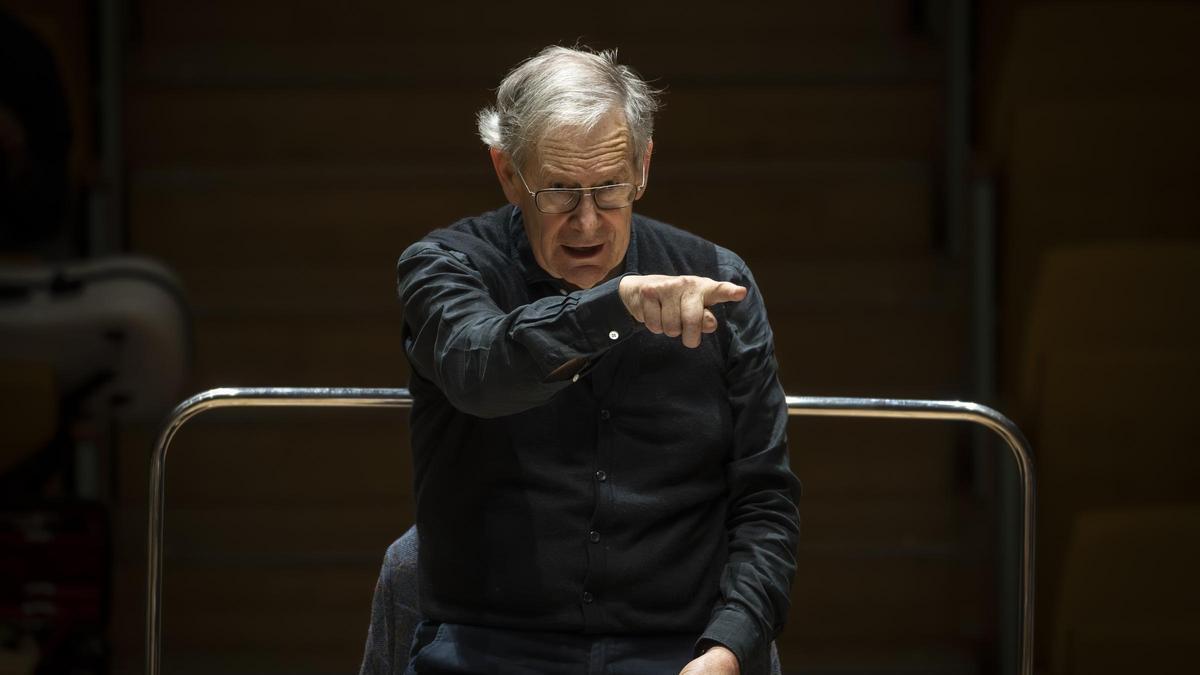 Sir John Eliot Gardiner, leyenda de la dirección orquestal, debuta en Les Arts con sinfonías de Sibelius y Dvořák