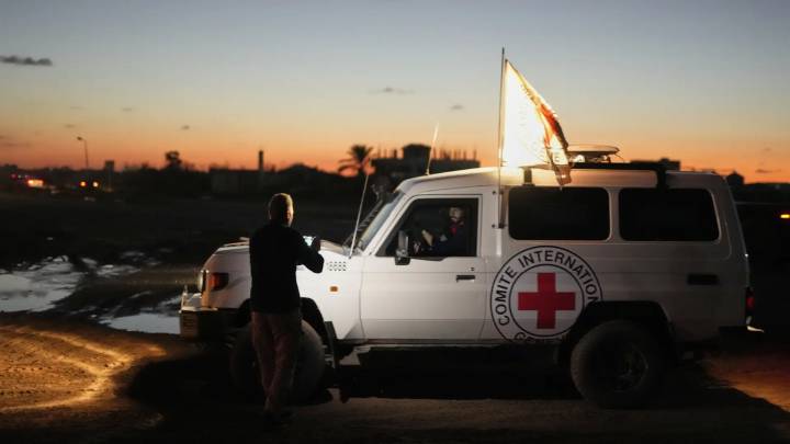 Hamás entrega a Israel el cuerpo de otro supuesto rehén: solo quedaría el cadáver de un secuestrado en Gaza