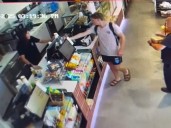 Halló miles de dólares, los devolvió y recibió recompensa: "Él no quería ningún reconocimiento"