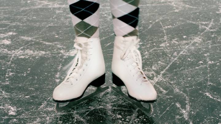 Where to find outdoor ice skating rinks in the Chicago suburbs