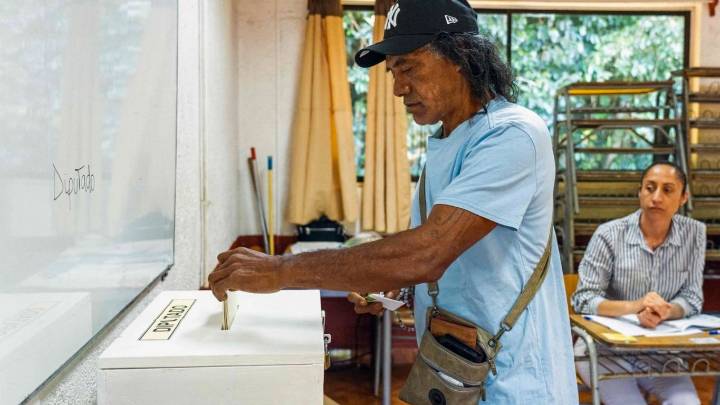 Chile vive su primera elección presidencial obligatoria con afluencia y tranquilidad