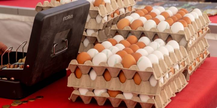 La cesta de la compra, cada vez más cara: el precio de los huevos sube un 21,7% y el del café un 17,6% en lo que va de año