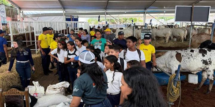 Estudiantes visitan la Expo Agroindustrial 2025
