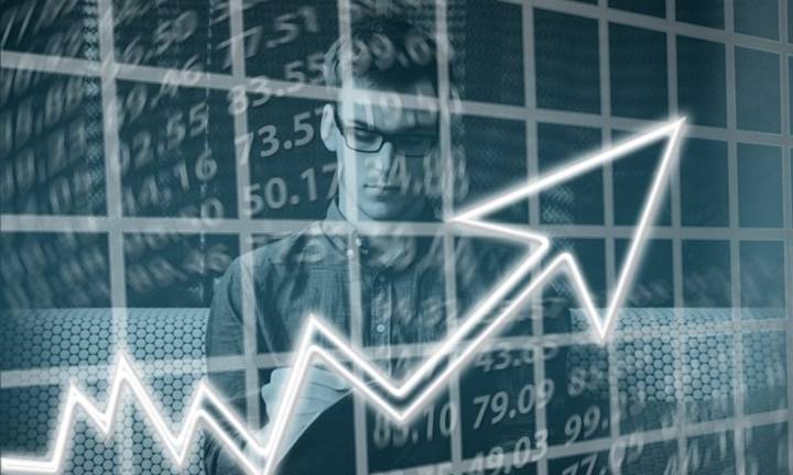 Desaceleración económica en Rusia obliga al Kremlin a aumentar impuestos y tarifas