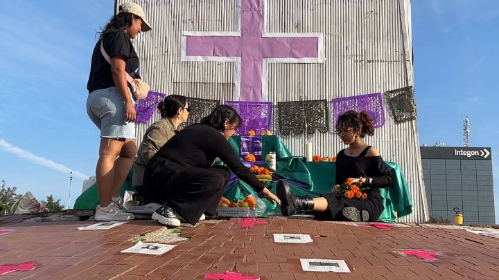 Tijuana recuerda a las víctimas de feminicidio en el día de los muertos