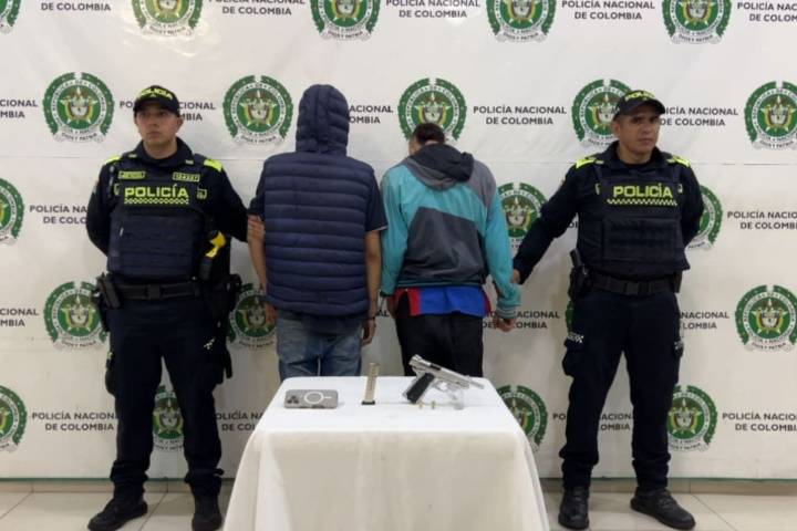 Caen dos jóvenes señalados de robar y amenazar a un hombre en el centro
