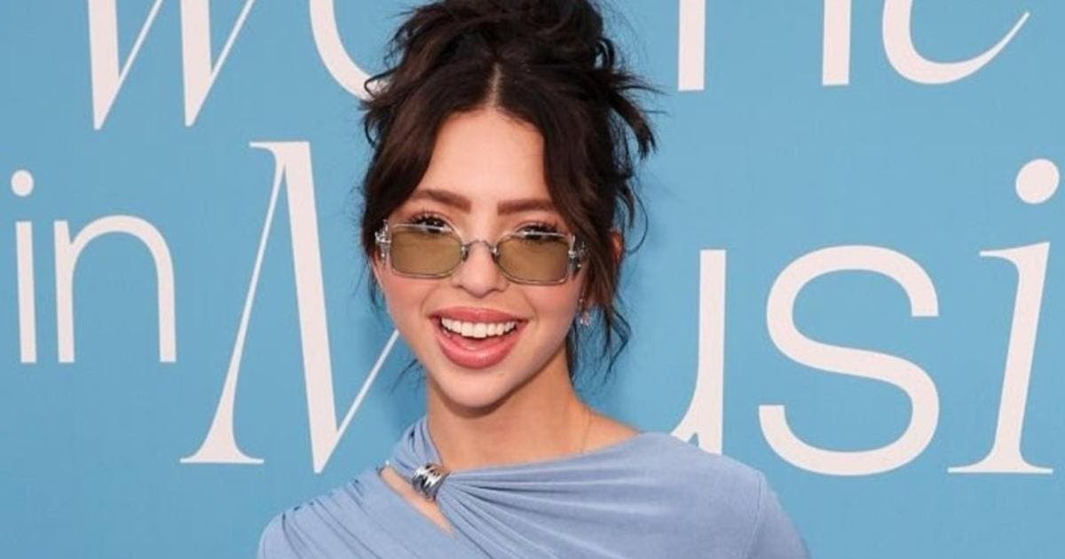 Ángela Aguilar se burla de las críticas cantando éxito de Rocío Dúrcal