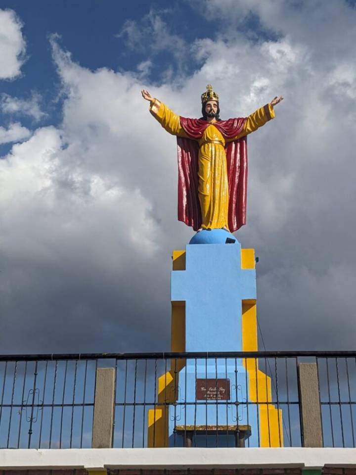 Renuevan los colores del Cristo Rey de San Antonio