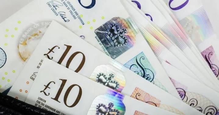 People on six benefits being handed extra £25 from DWP on top of Christmas Bonus