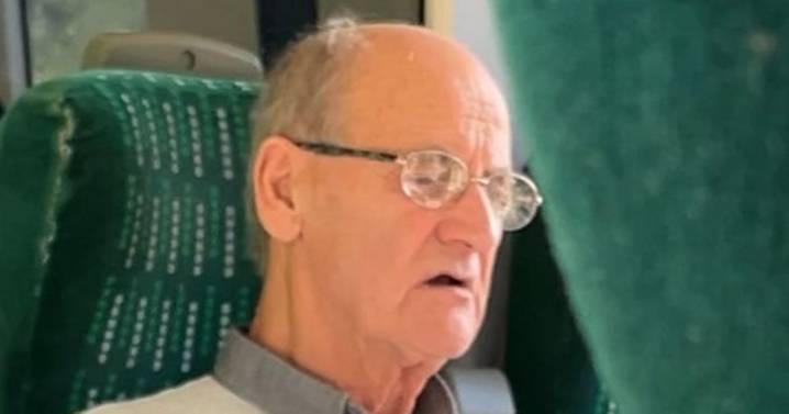 Appeal after woman sexually assaulted by man on train from Peak District