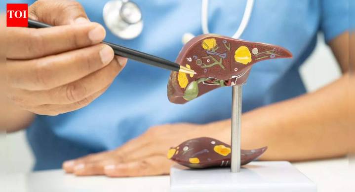 Liver cancer warning signs: 3 symptoms that often appear with sudden weight loss