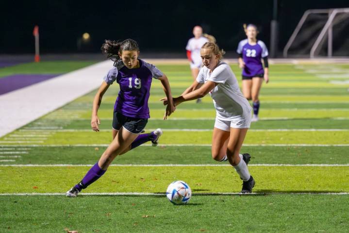 Oak Harbor soccer star signs with WWU