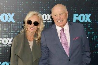 Divorced Three Times, FOX’s Terry Bradshaw Makes Confession on Wife Tammy Pittsburgh Steelers' legend Terry Bradshaw admits to being "ashamed" of the earlier mistakes in his married life. Akshay Kapoo