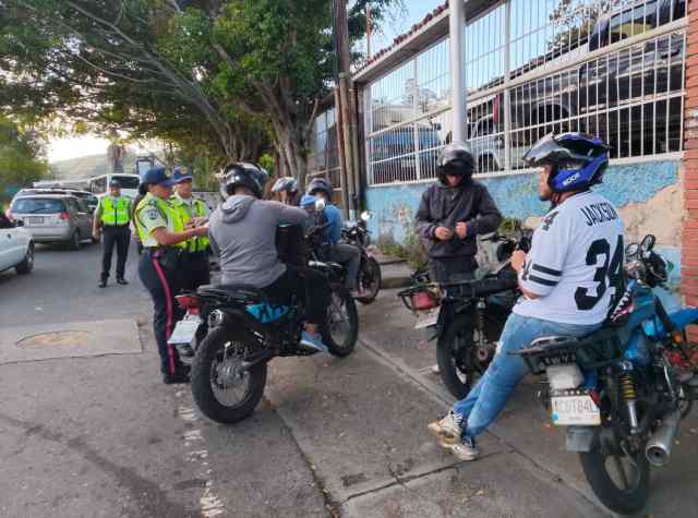 Policía de Los Salias verificó a 7 ciudadanos y 6 motos en operativo en redoma de San Antonio