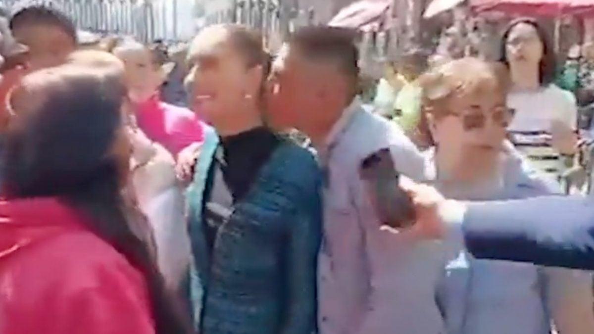 ¡Que naco! Detienen a hombre que acosó a la presidenta Claudia Sheinbaum