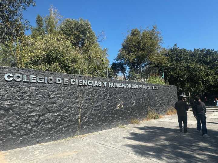 Aplican encuesta en CCH Sur para saber si regresan a clases el próximo lunes