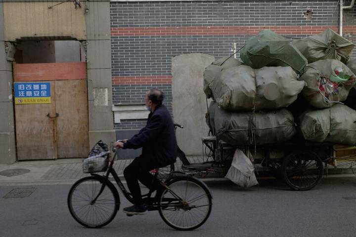 China necesita basura para quemar y la necesita con tal intensidad que la gente la está desenterrándola para vendérsela a las incineradoras