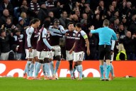 Malen marca dos goles en victoria de Aston Villa sobre Young Boys en la Liga Europa