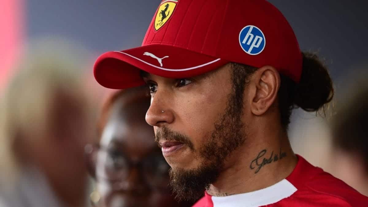 Lewis Hamilton recibe los consejos de un excampeón del mundo
