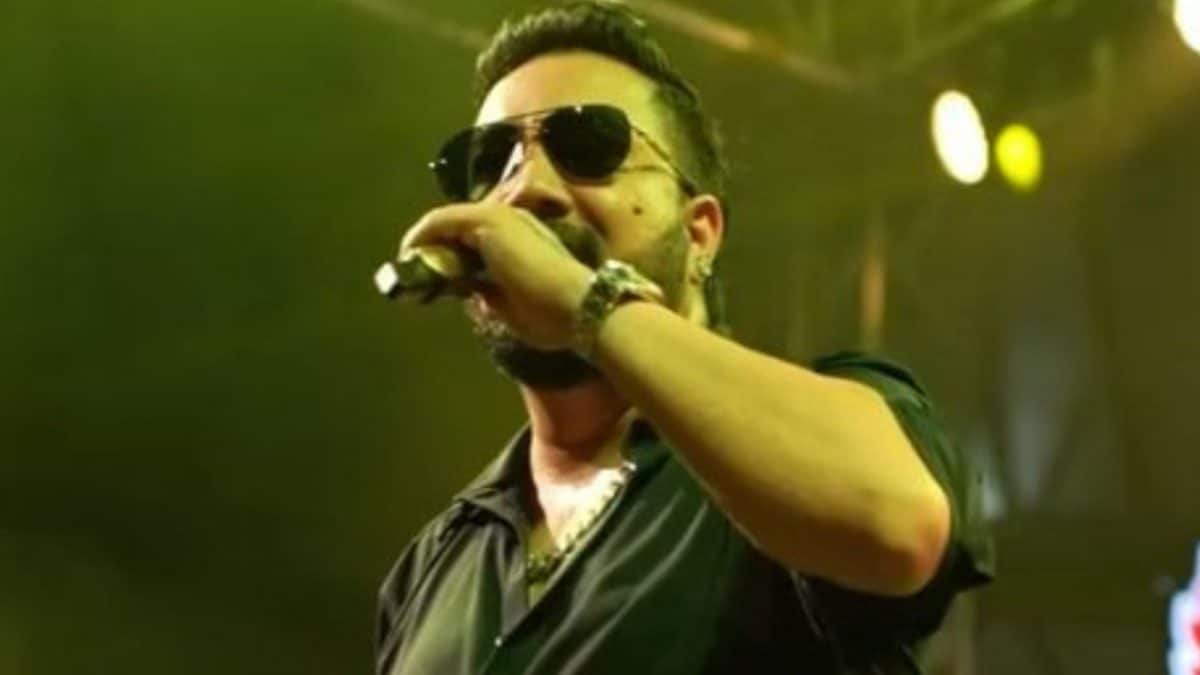 Mika Singh Calls Off Delhi Show After Red Fort Car Blast