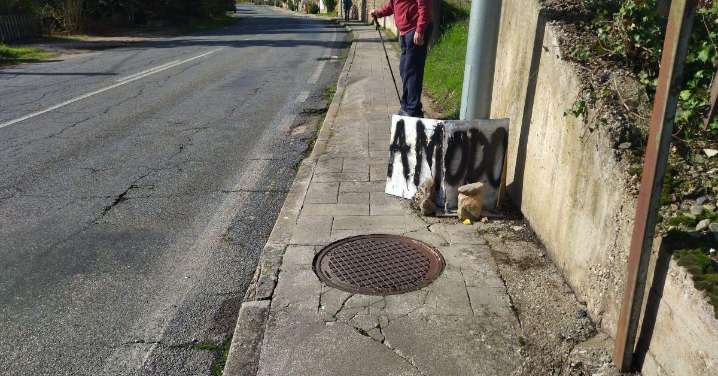 ¿Sabe usted que en Vilamartín algunos vecinos decidieron tomarse la señalización viaria de su mano?