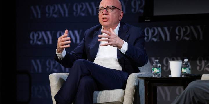 Epstein emails reveal close, too close relationship between disgraced sex offender and journalists in his orbit