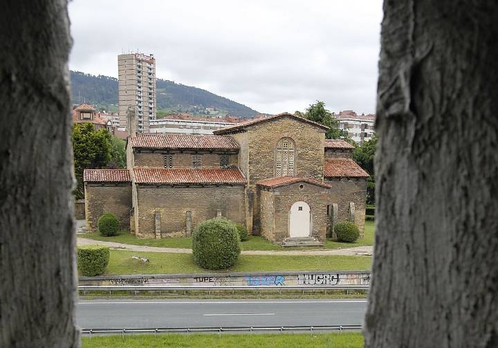 Dos meses de plazo para la obra del carril bici junto a la iglesia de San Julián de los Prados