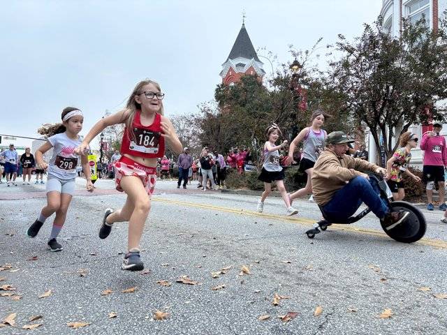 Runners work up an appetite at 18th annual Turkey Trot 5K