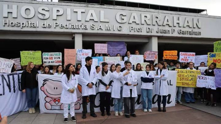 Guerra a la salud pública: el gobierno sancionó a trabajadores del Garrahan