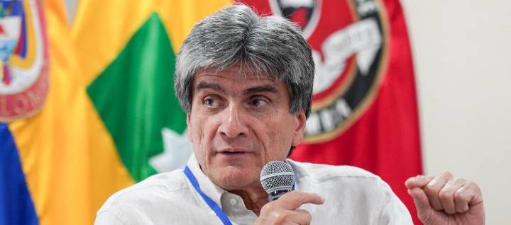 Constituyente que propone el Gobierno no es seria, es politiquera: expresidente de la Corte