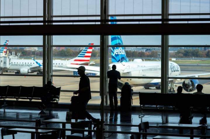 US airlines brace for third day of government
