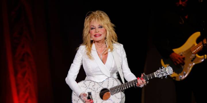 Dolly Parton receives honorary Oscar for humanitarian causes