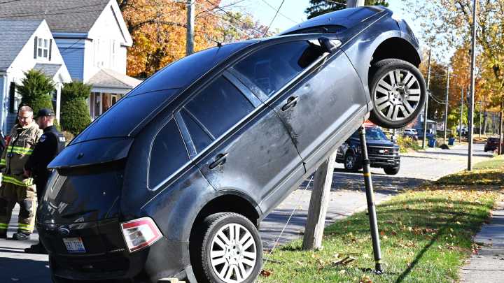 Driver held for ICE after Coldwater crash