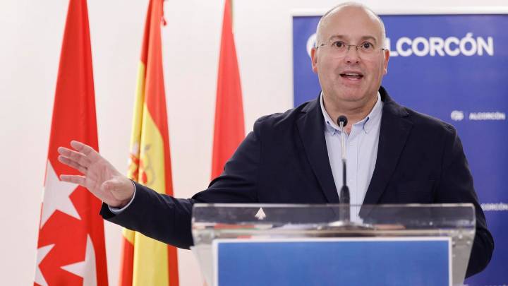 Tellado dedica una canción del nuevo álbum de Rosalía a Pedro Sánchez: "Se ha convertido en La Perla de España"