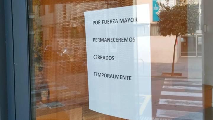 Los padres de la niña que murió tras acudir al dentista aseguran que estuvo cuatro horas en observación en la clínica y salió con síntomas