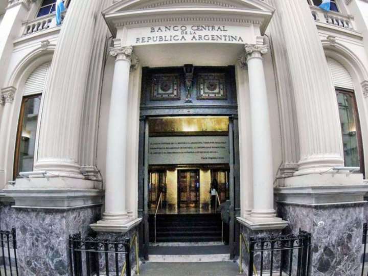 El Banco Central bajó la tasa de interés de referencia a 20%