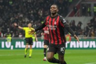 AC Milan supera a Lazio y lidera la Serie A; Yildiz anota dos para la Juventus