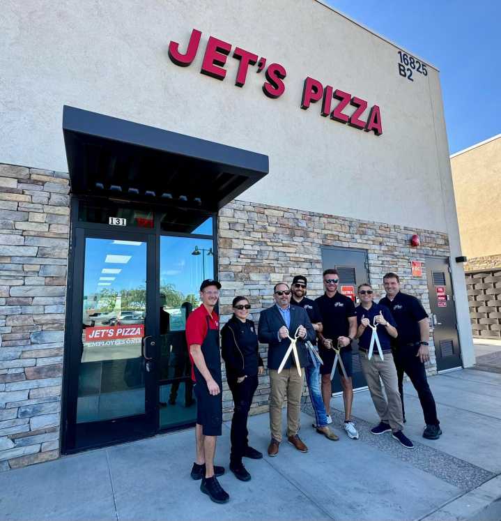 New Surprise City Center pizza joint is flying high