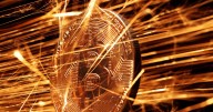 Bitcoin vive su peor mes del año: cae más de 20% y sufre retiros récord en ETFs