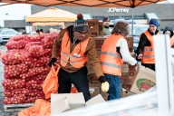 400 families receive food in Ann Arbor at drive-thru emergency distribution