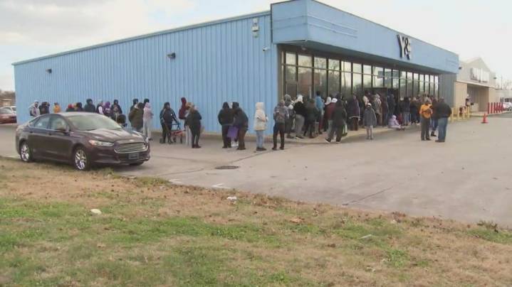 Young and Established helps over 4K families during food giveaway ahead of Thanksgiving