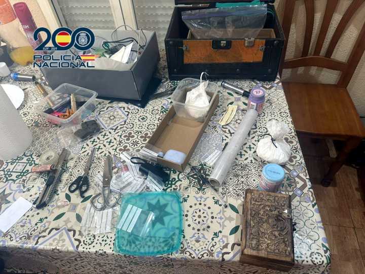 Golpe al menudeo de drogas en una vivienda de Elche