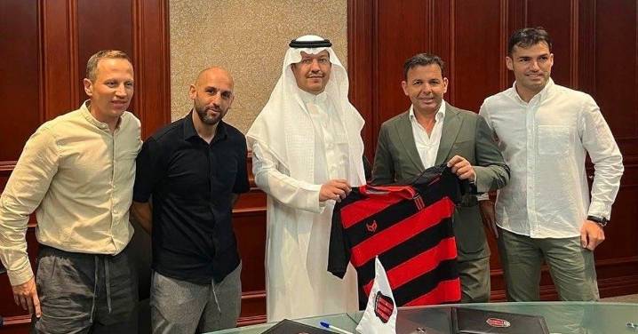 Javier Calleja queda libre y Jon Pérez Bolo apunta al Huesca