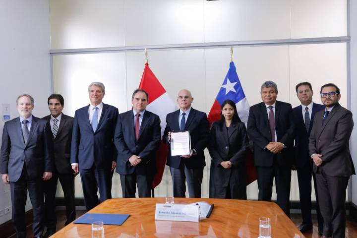 PCM: Perú y Chile firman memorando para impulsar cooperación en inteligencia artificial