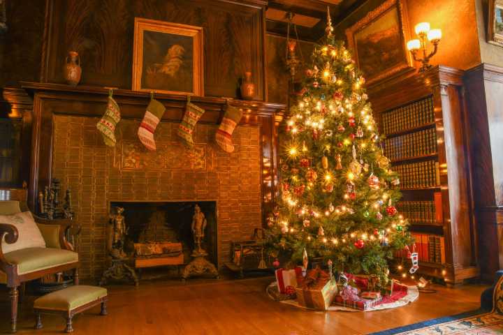 Iconic MN mansion opens doors for Christmas season