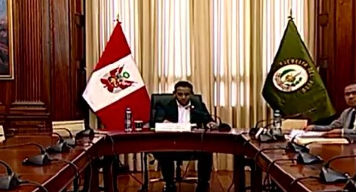 Congresista deja prendido micrófono durante sesión de la Comisión de Ética: “La mamad....” y “Huev...” Roberto Kamiche olvidó apagar su micrófono y sus improperios fueron escuchados por todos durante