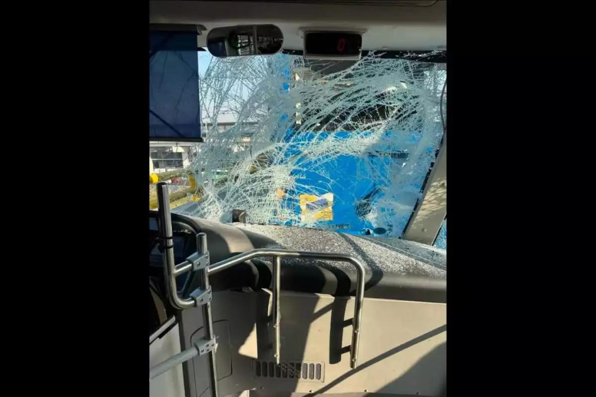 Choque entre dos unidades del Trolebús Elevado deja 26 heridos en Iztapalapa